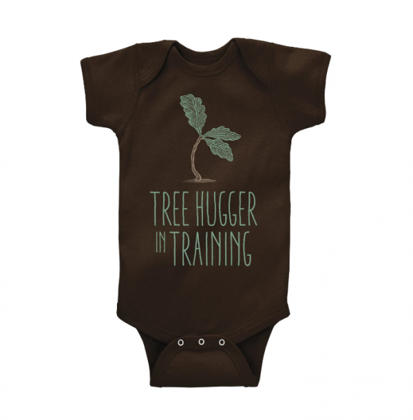 Baju bayi dengan motif alam seperti pohon atau bunga